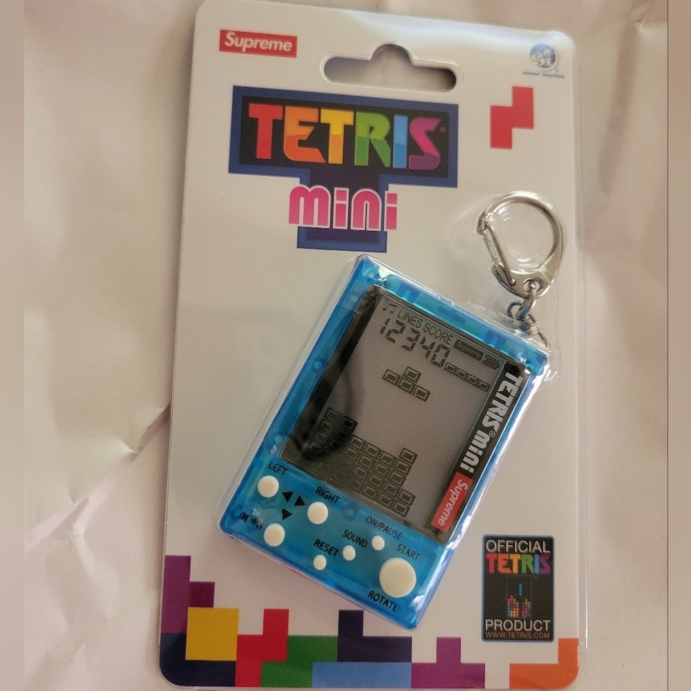 Brand new sealed supreme and tetris mini game in color red and blue.